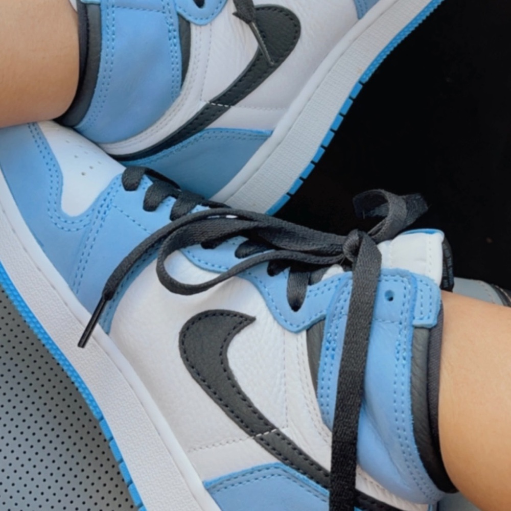 Unisex Mid Jordan 1s University Blue